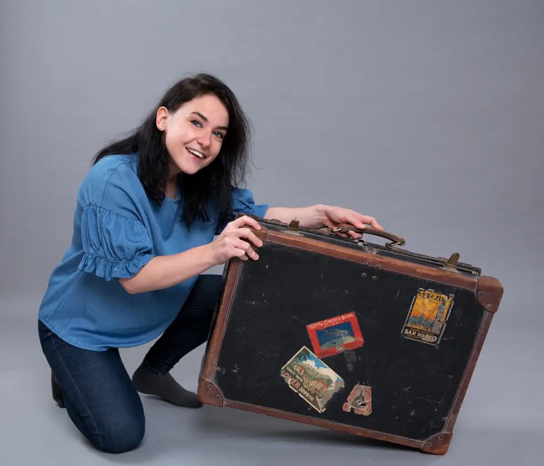 Nagy-Balatoni Dóra színész, bábszínész, a Völgyhajó Bábszínház alapítója.