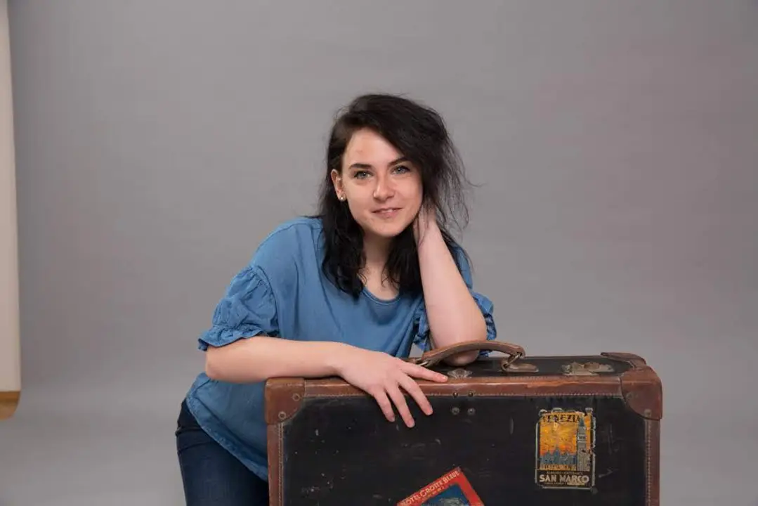 Nagy-Balatoni Dóra színész, bábszínész, a Völgyhajó Bábszínház alapítója.