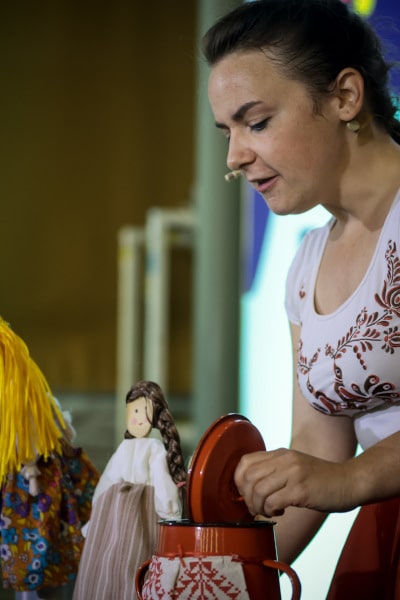 Egy kondér népmese – Főzőcskézős népmesecsokor bábokkal, zenével fűszerezve